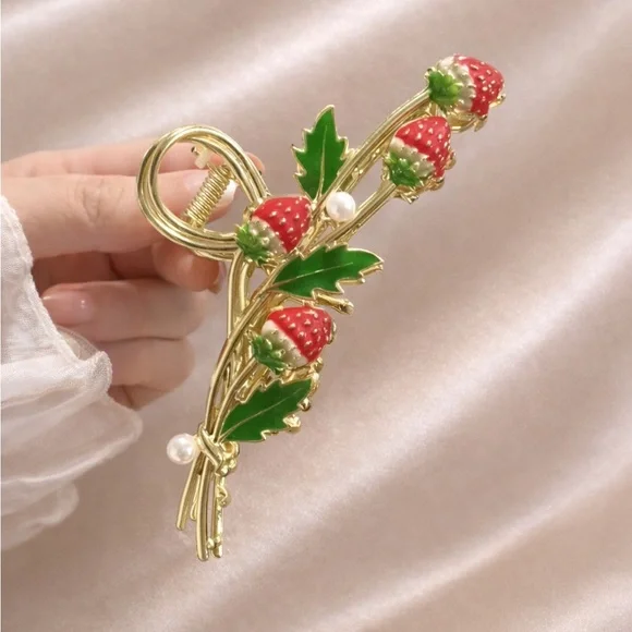 Strawberry Gold Hair Claw
i - Picture 4 of 7